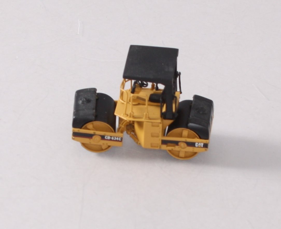 Classic Construction Models BRASS 1:87 Scale Caterpillar CB-634C Compactor LN/Box