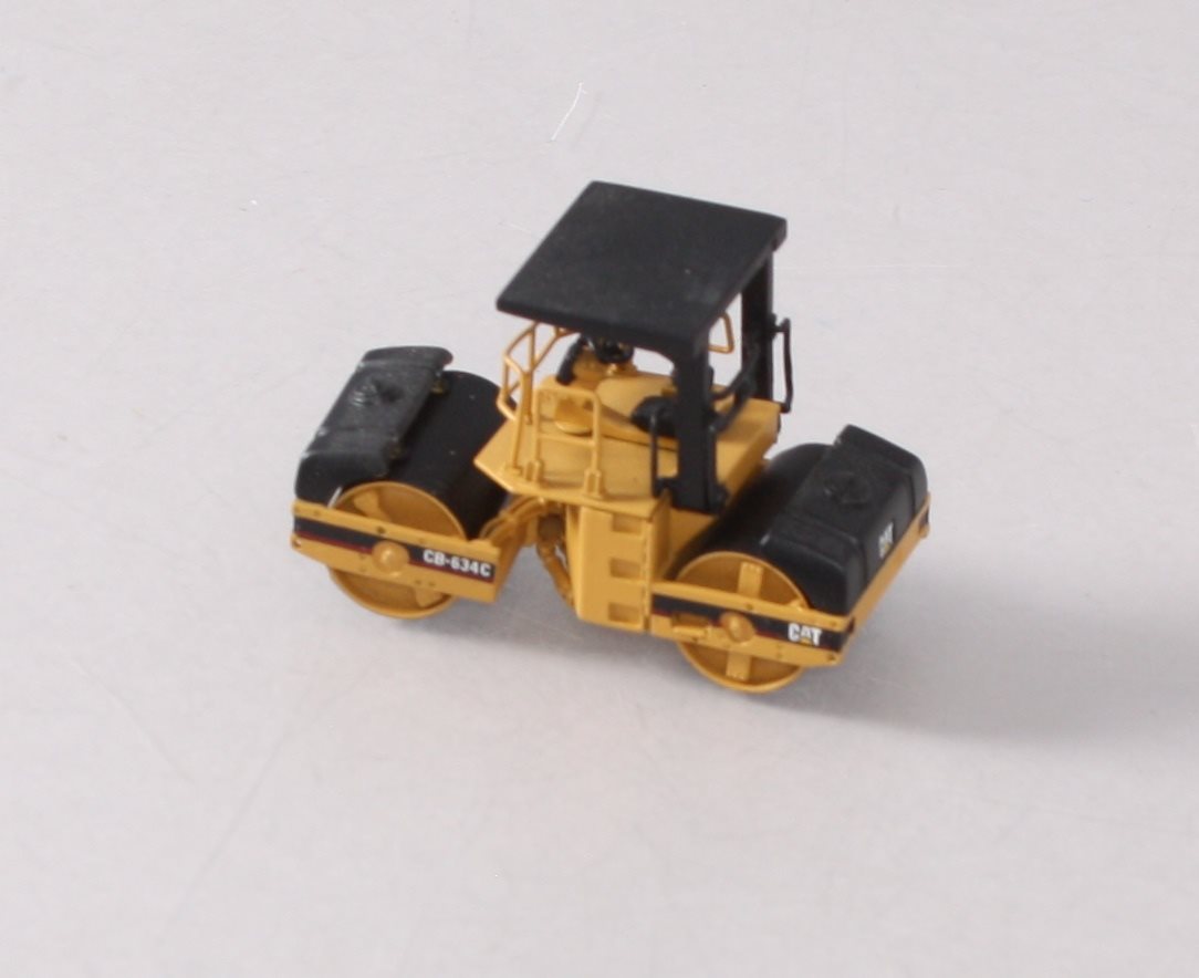 Classic Construction Models BRASS 1:87 Scale Caterpillar CB-634C Compactor LN/Box