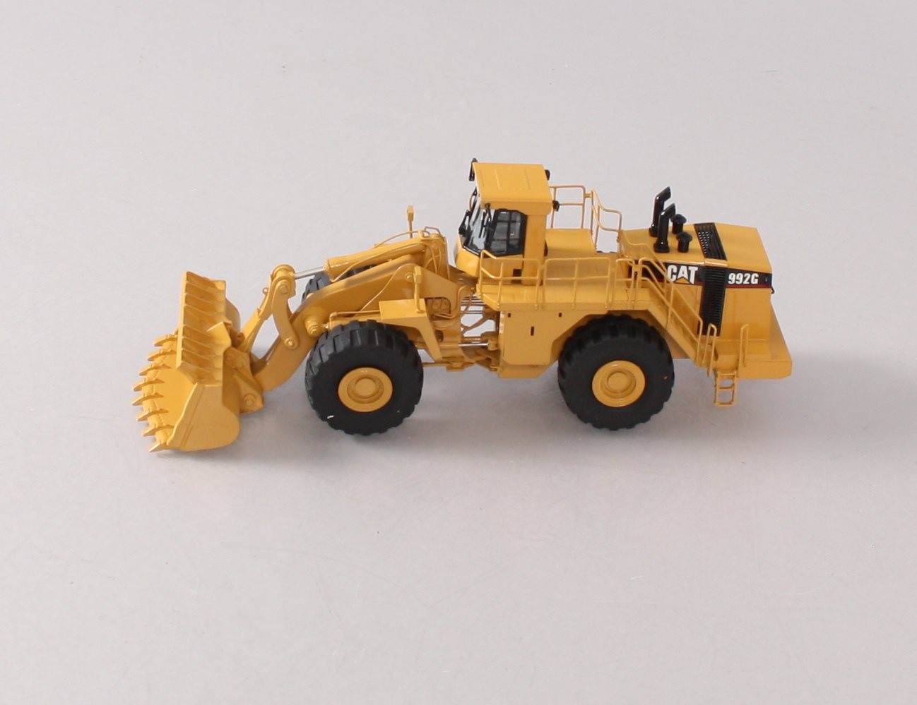 Classic Construction Models BRASS 1:87 Scale Caterpillar 992G Wheel Loader LN/Box