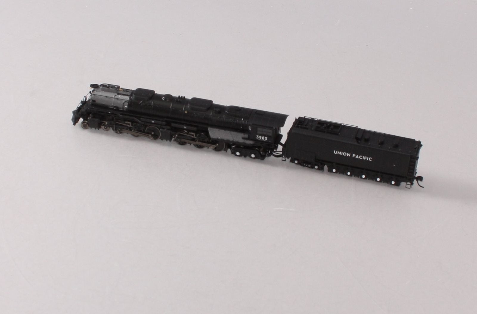 Athearn 11802 N Union Pacific 4-6-6-4 Steam Loco & Tender w/ DCC & Sound #3985