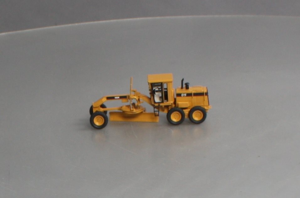 Classic Construction Models BRASS 1:87 Scale Caterpillar 140H Motor Grander LN/Box