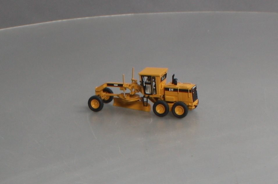 Classic Construction Models BRASS 1:87 Scale Caterpillar 140H Motor Grander LN/Box