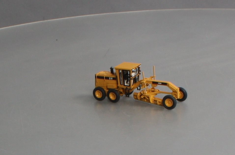 Classic Construction Models BRASS 1:87 Scale Caterpillar 140H Motor Grander LN/Box