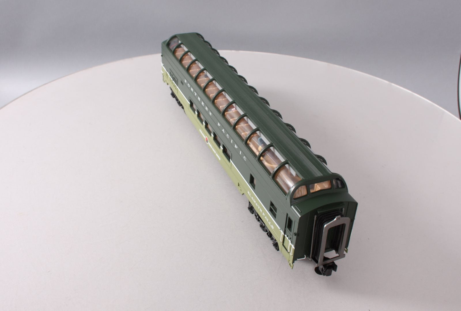 MTH 20-67238 O Gauge Northern Pacific 70' Full Vista Dome Passenger Car