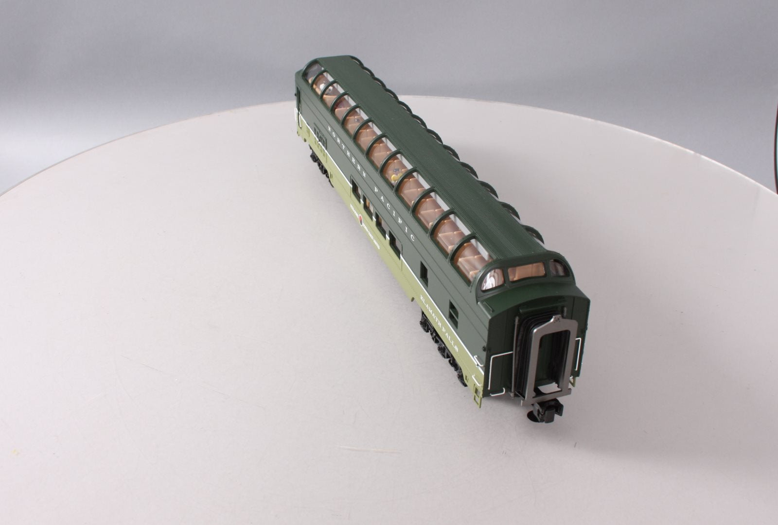 MTH 20-67238 O Gauge Northern Pacific 70' Full Vista Dome Passenger Car
