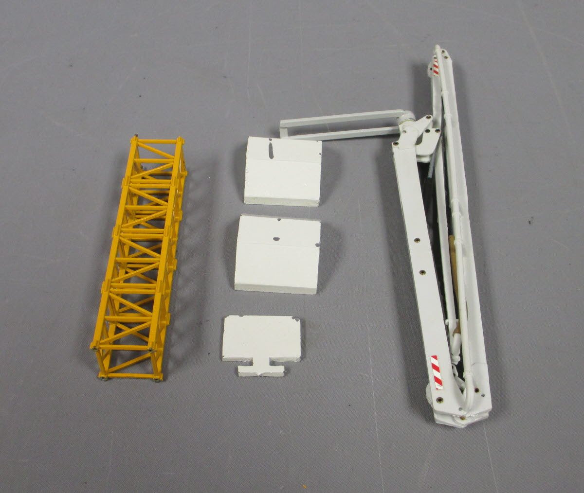 Conrad 2040 Die-Cast 1:50 Scale Putzmeister Concrete Pump Tower LN/Box