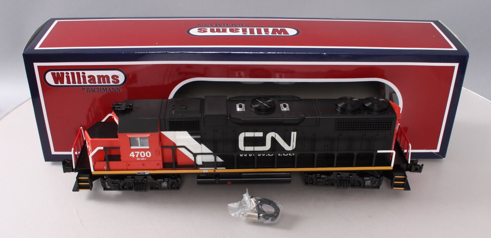 Williams 21224 O Canadian National EMD GP38 3-Rail Diesel Locomotive #4700 MT/Box
