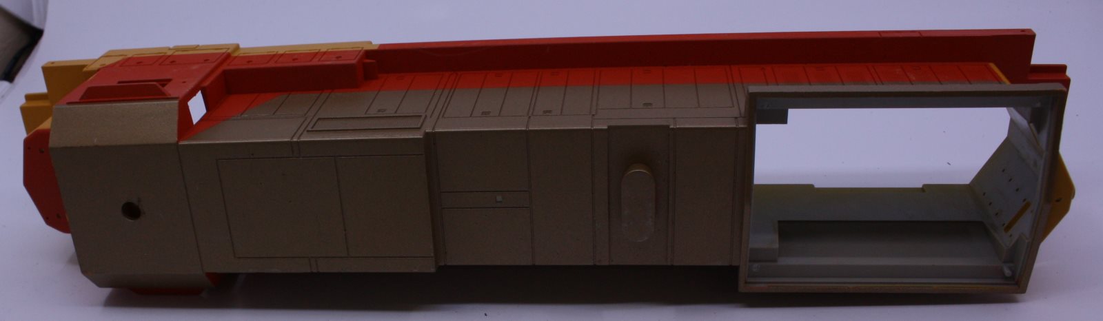 Lionel 8213-2YOG Dash 8-40C Diesel Shell Painted - Missing Radiator Cover