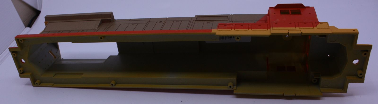 Lionel 8213-2YOG Dash 8-40C Diesel Shell Painted - Missing Radiator Cover