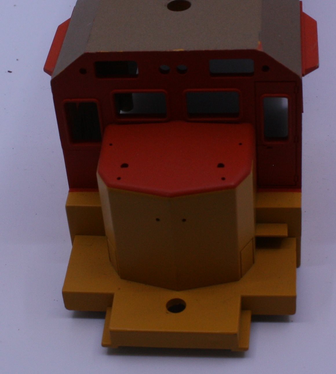 Lionel 8213-2YOG Dash 8-40C Diesel Shell Painted - Missing Radiator Cover