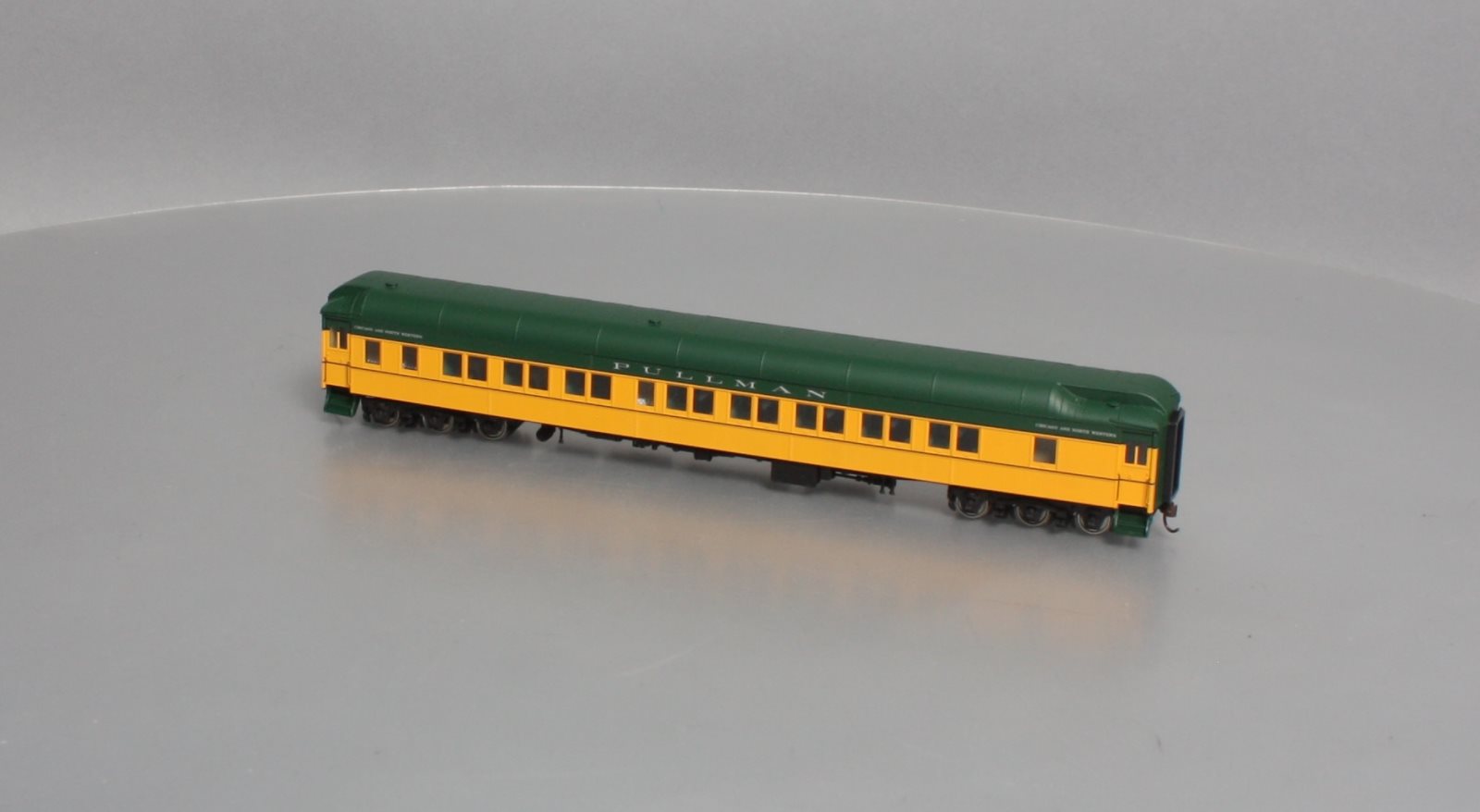 Walthers 932-10556 HO CNW Pullman Heavyweight 10-1-2 Plan Passenger Car #3585 LN/Box