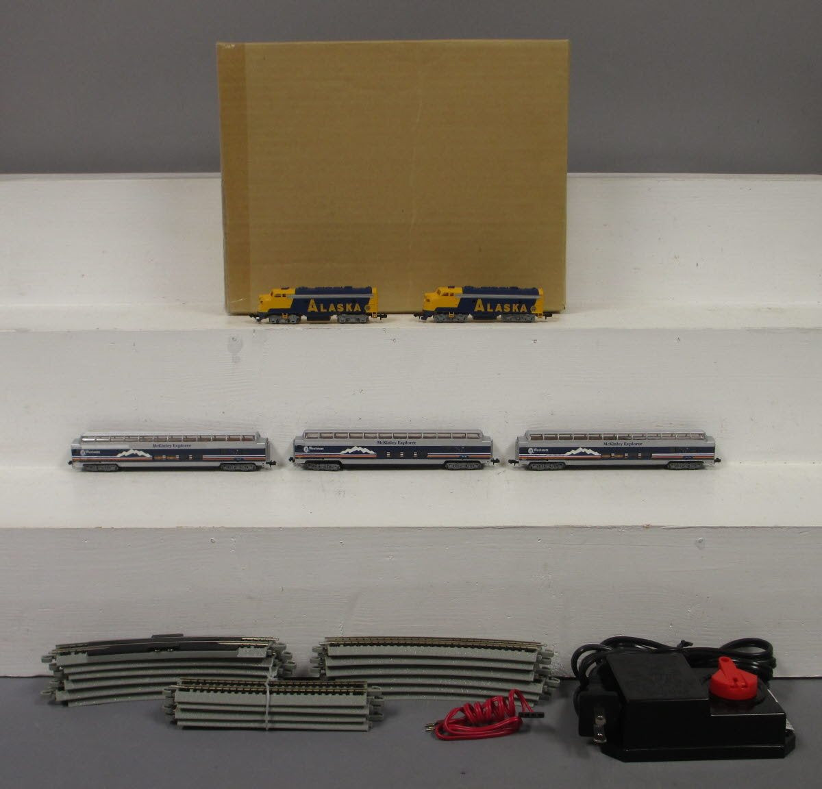 Bachmann 24010 N Scale Alaska McKinley Explorer Diesel Starter Train Set MT/Box