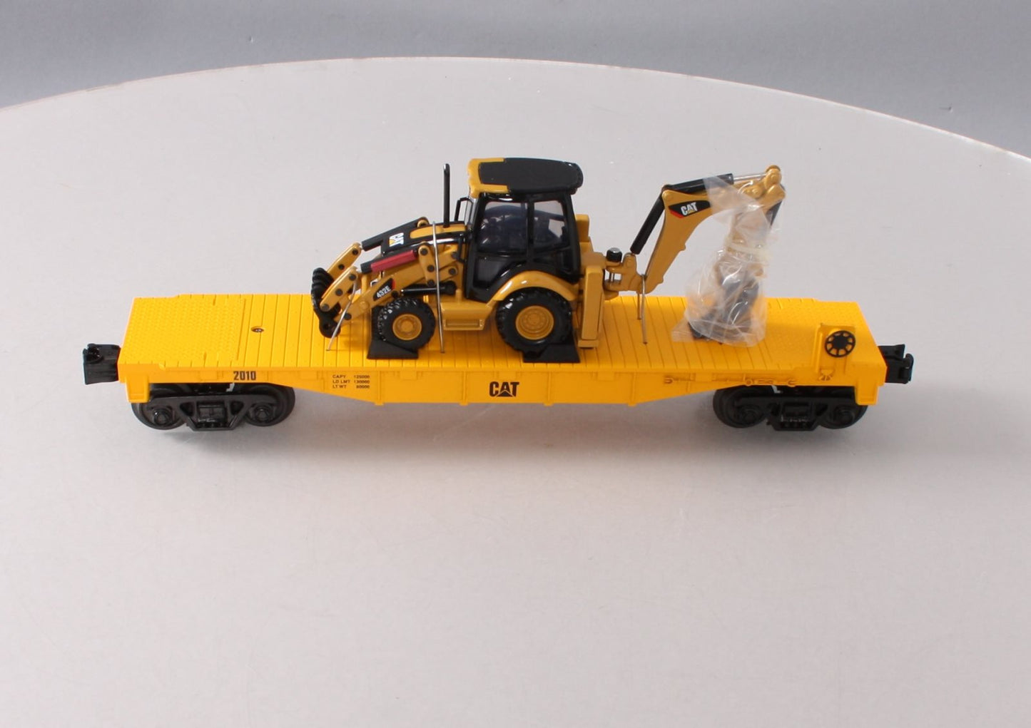 MTH 30-76349 O Gauge Caterpillar Flatcar w/ CAT432E Backhoe #2010