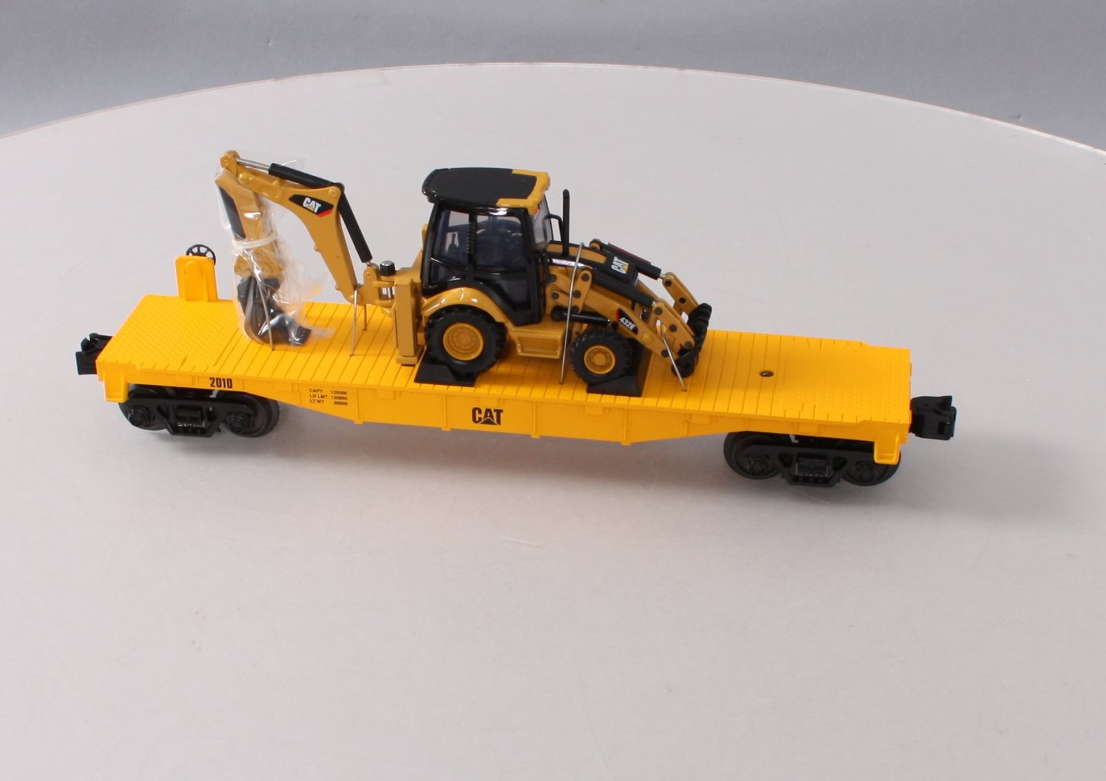 MTH 30-76349 O Gauge Caterpillar Flatcar w/ CAT432E Backhoe #2010