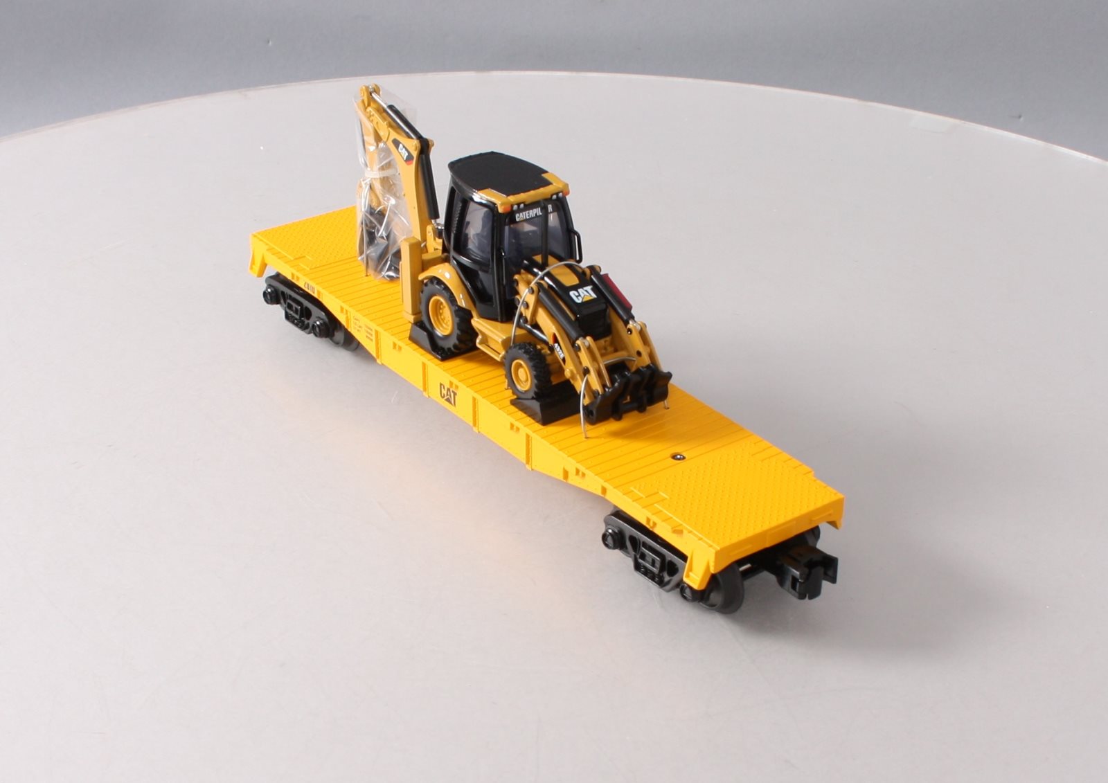 MTH 30-76349 O Gauge Caterpillar Flatcar w/ CAT432E Backhoe #2010
