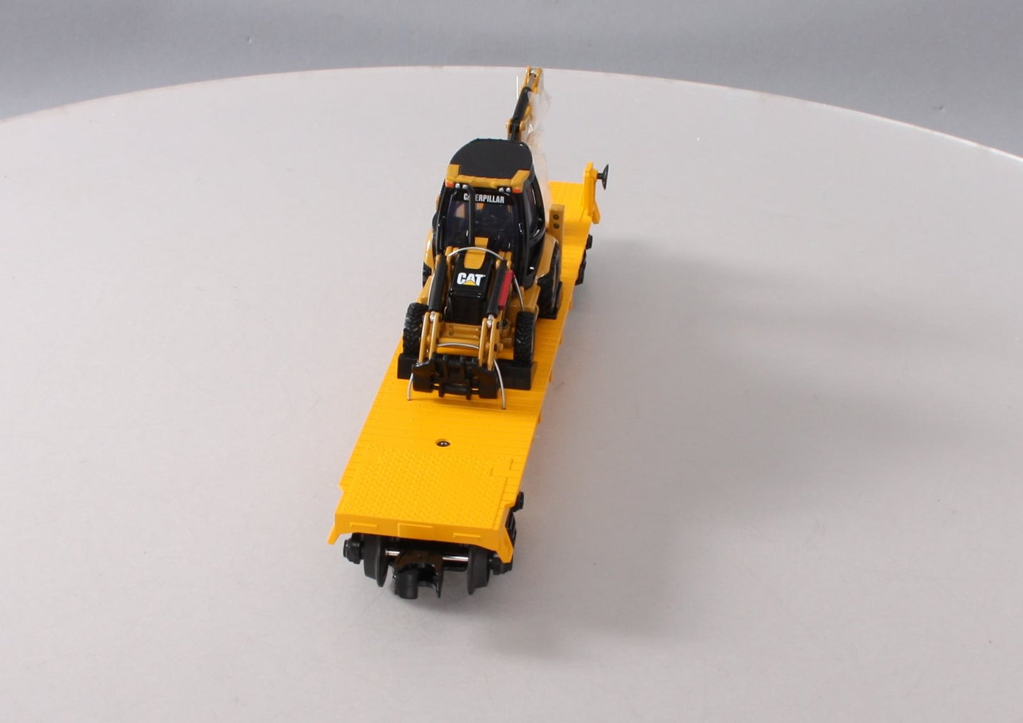 MTH 30-76349 O Gauge Caterpillar Flatcar w/ CAT432E Backhoe #2010