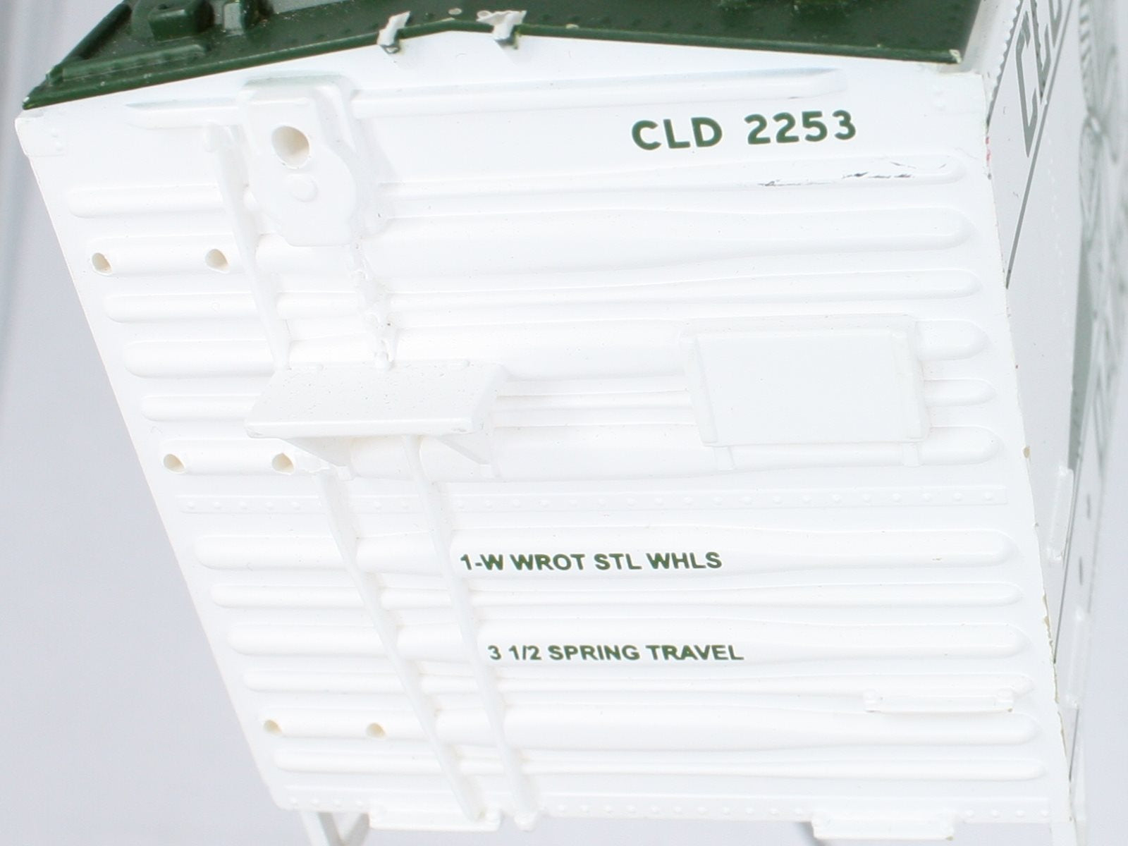 MTH 20-94037-1  Cloverleaf Dairy Reefer Car Shell