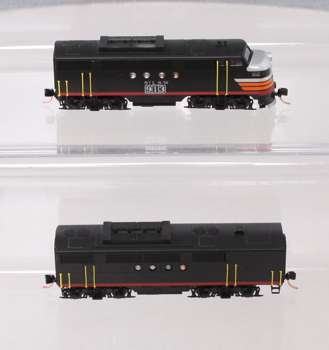 Micro-Trains 99200032 N SSW EMD FT A/B Diesel Locomotive #913 (Set of 2) w/ DCC LN/Box