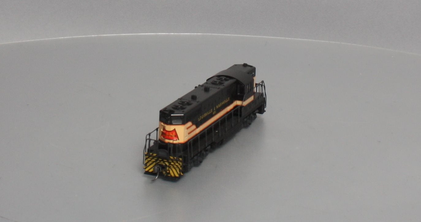 Atlas 8240 HO Scale Lousiville & Nashville #401 GP-7 Diesel Locomotive LN/Box