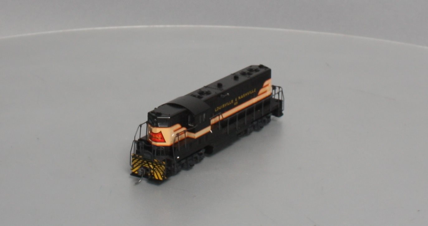 Atlas 8240 HO Scale Lousiville & Nashville #401 GP-7 Diesel Locomotive LN/Box