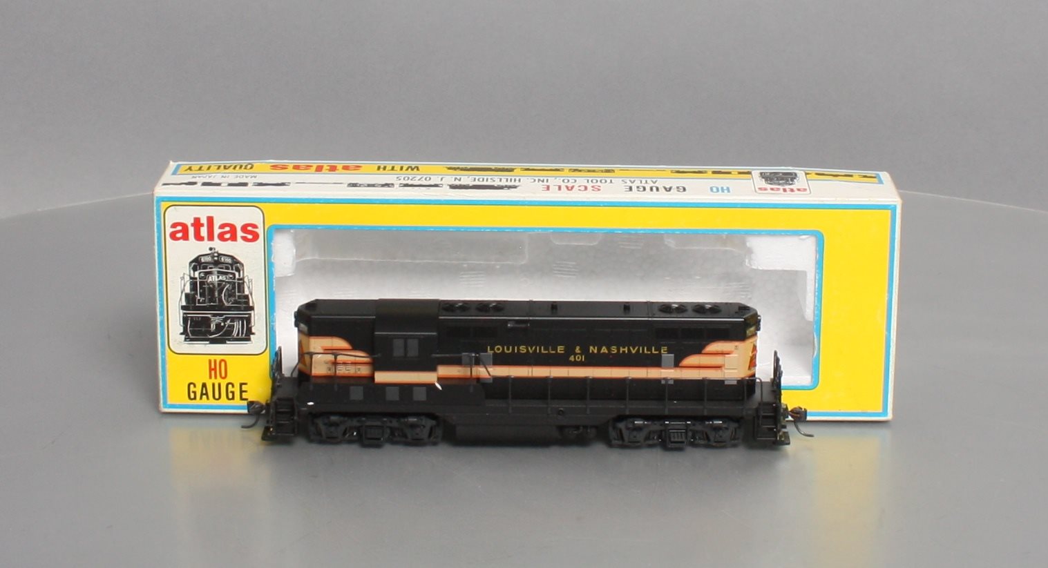 Atlas 8240 HO Scale Lousiville & Nashville #401 GP-7 Diesel Locomotive LN/Box