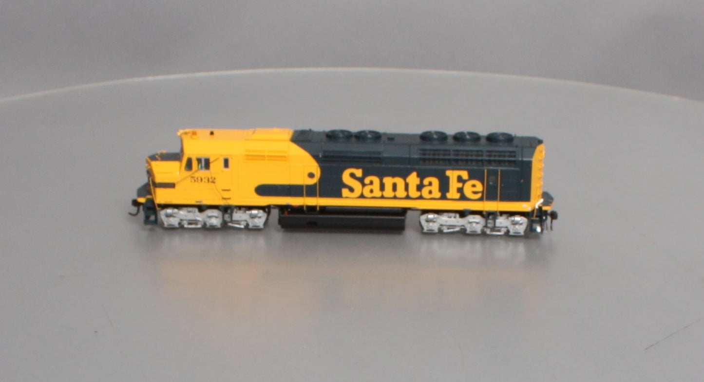 Athearn G67633 HO Santa Fe/Warbonnet F45 Diesel Locomotive w/DCC & Sound #5932