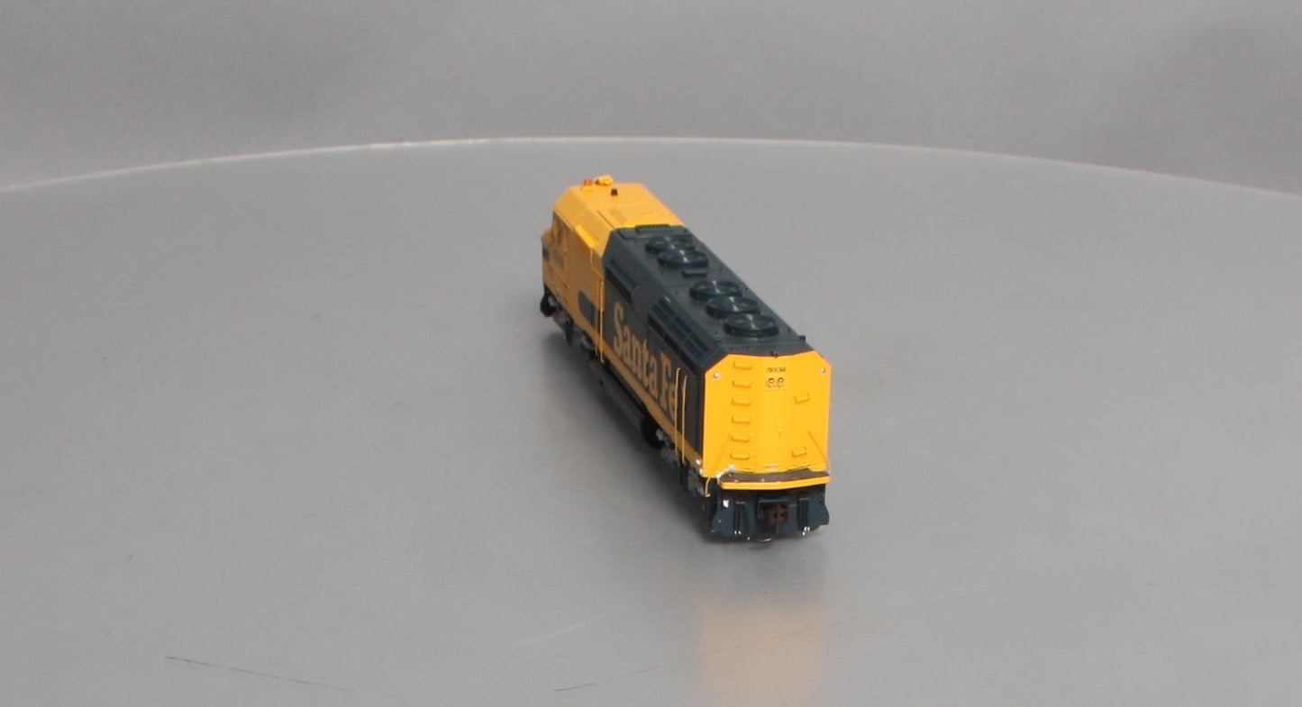 Athearn G67633 HO Santa Fe/Warbonnet F45 Diesel Locomotive w/DCC & Sound #5932