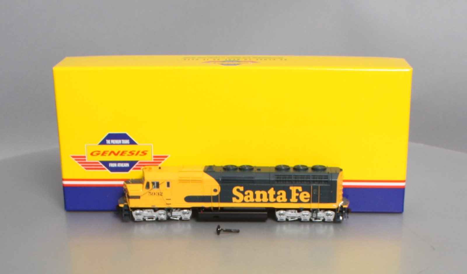Athearn G67633 HO Santa Fe/Warbonnet F45 Diesel Locomotive w/DCC & Sound #5932