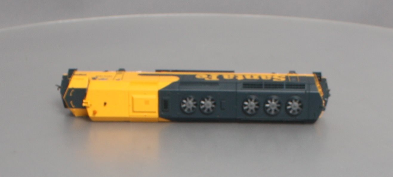 Athearn G67633 HO Santa Fe/Warbonnet F45 Diesel Locomotive w/DCC & Sound #5932