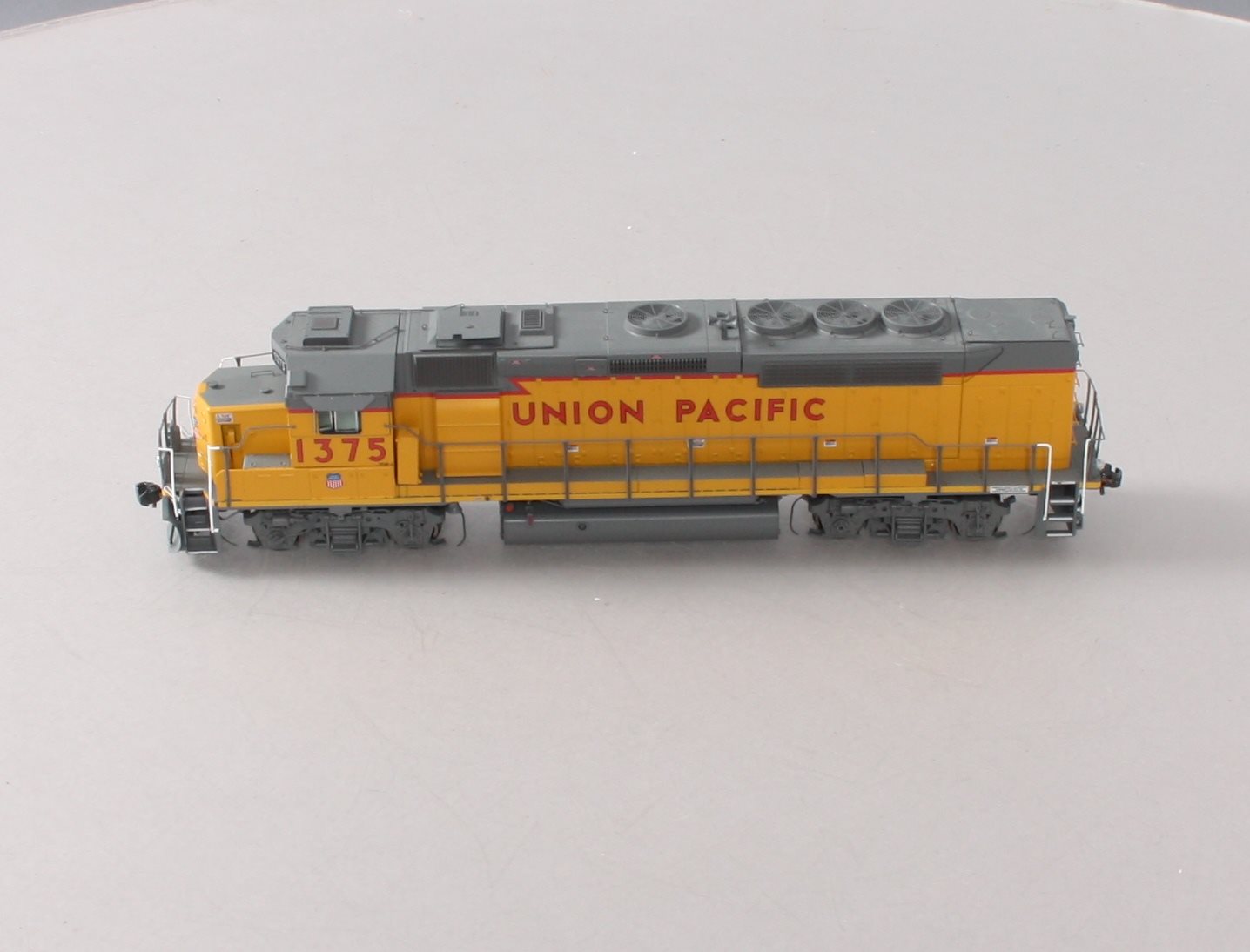 Athearn G63785 HO Union Pacific GP40P-2 Diesel Locomotive with DCC & Sound #1375