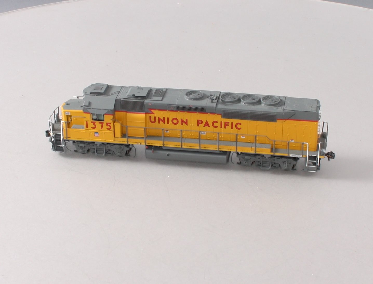 Athearn G63785 HO Union Pacific GP40P-2 Diesel Locomotive with DCC & Sound #1375