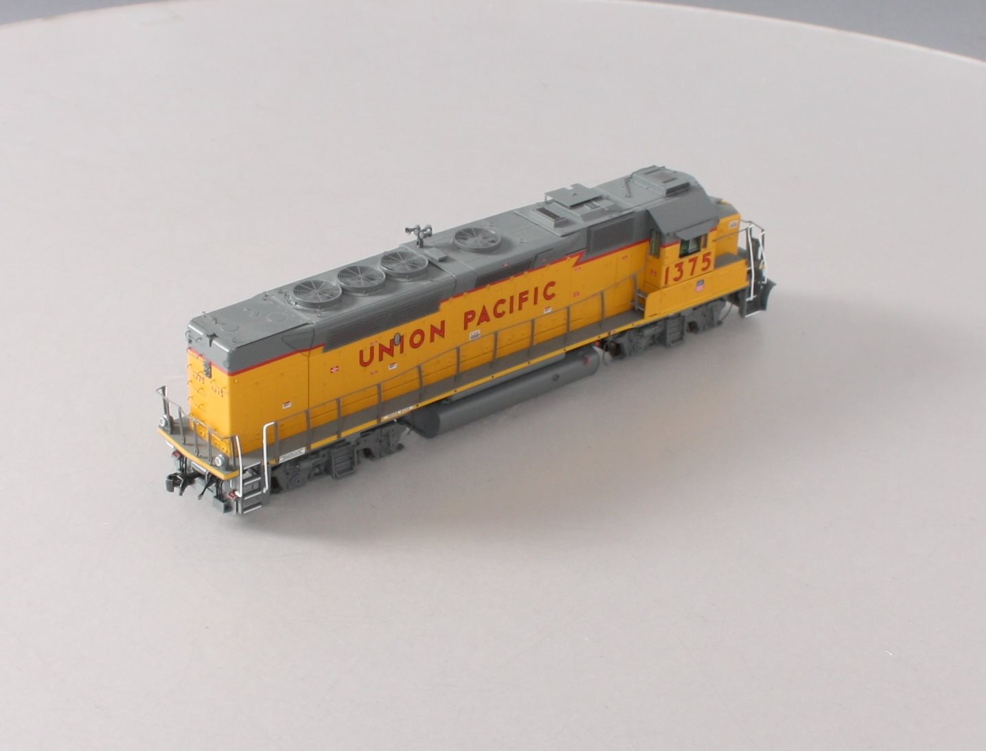 Athearn G63785 HO Union Pacific GP40P-2 Diesel Locomotive with DCC & Sound #1375