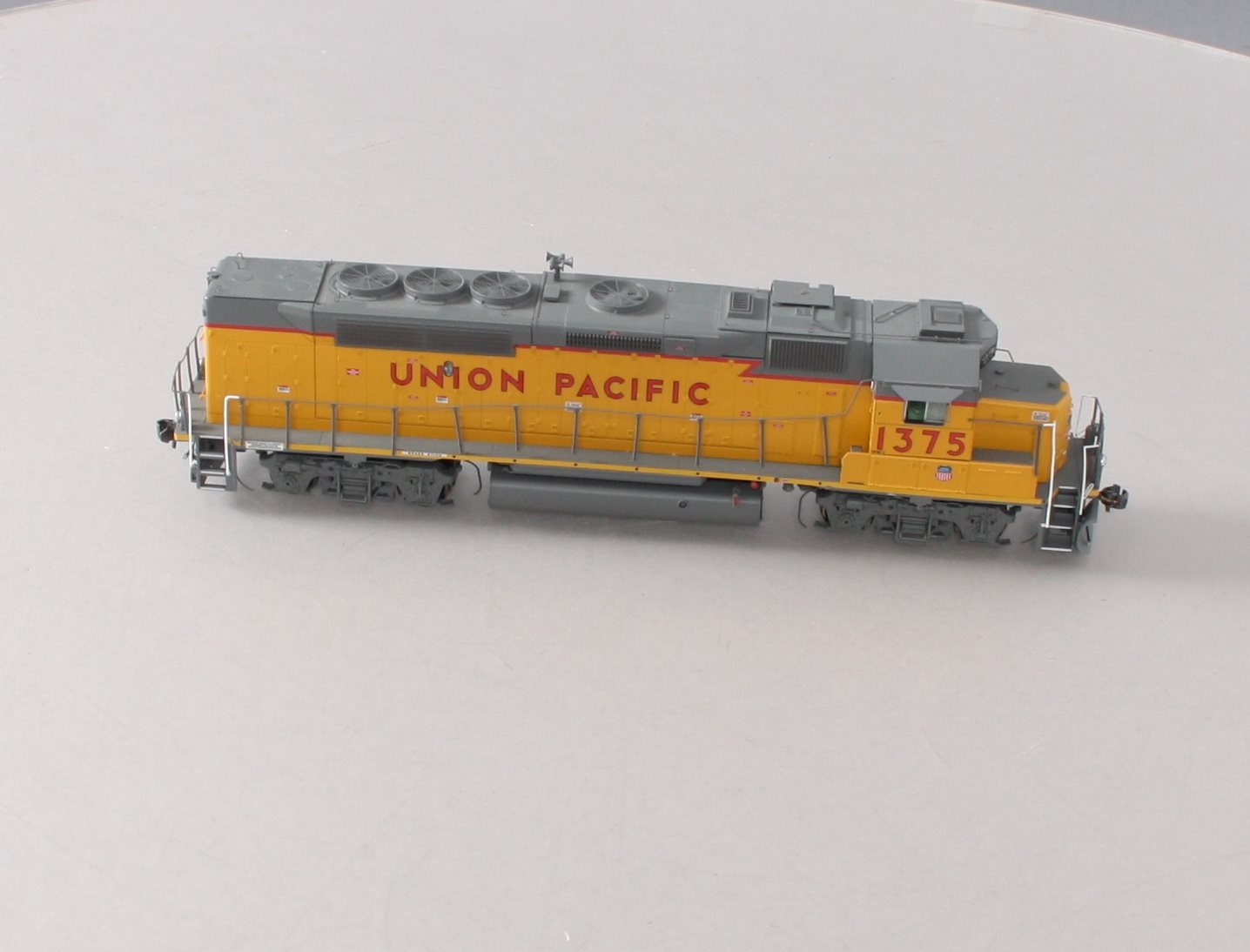 Athearn G63785 HO Union Pacific GP40P-2 Diesel Locomotive with DCC & Sound #1375