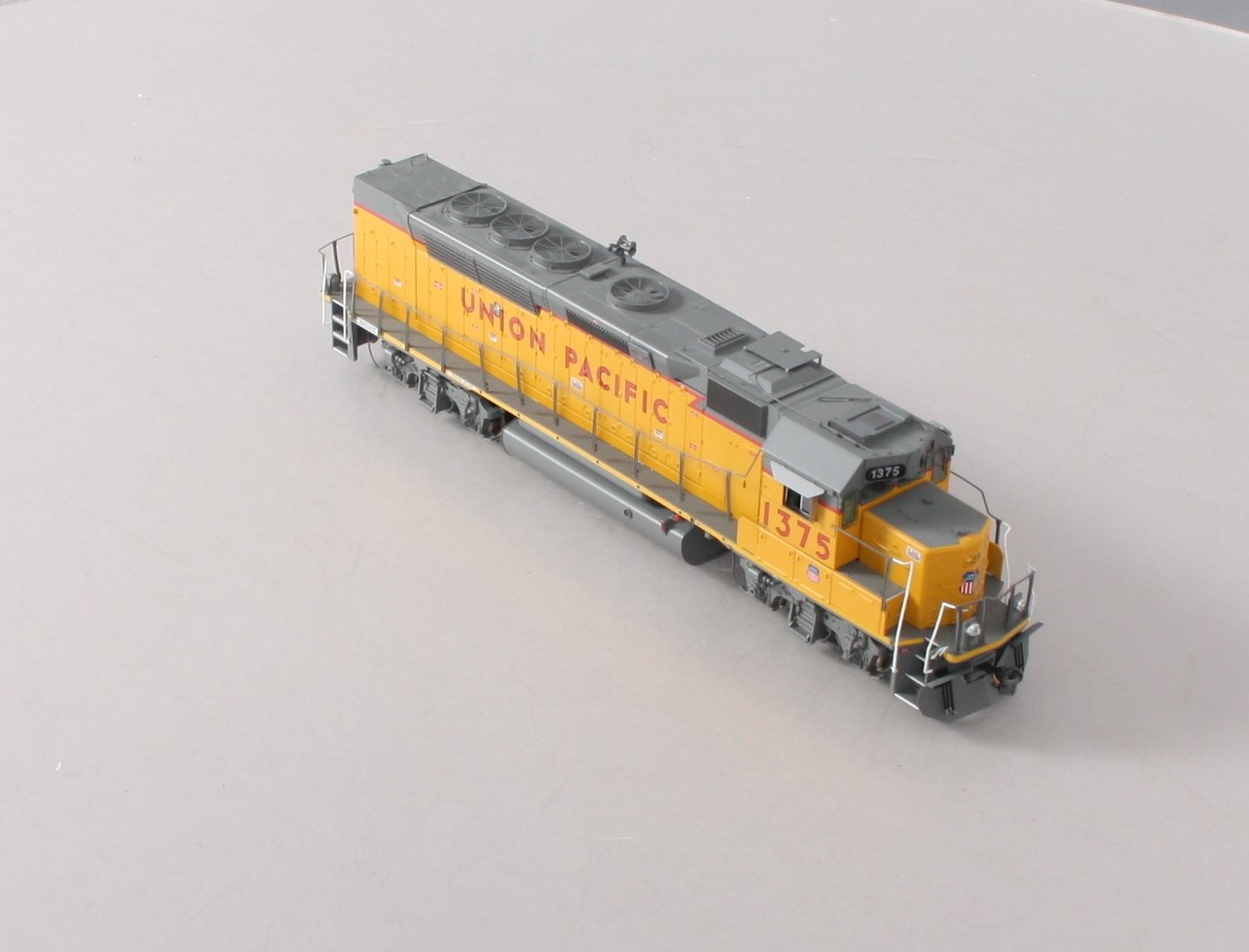 Athearn G63785 HO Union Pacific GP40P-2 Diesel Locomotive with DCC & Sound #1375