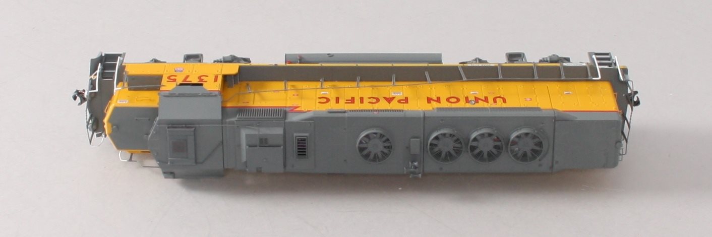 Athearn G63785 HO Union Pacific GP40P-2 Diesel Locomotive with DCC & Sound #1375