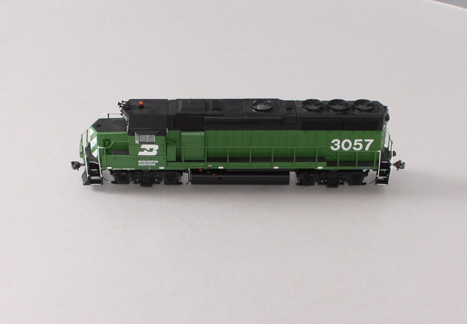 Athearn G65754 HO BN GP40-2 Diesel Locomotive with DCC & Sound #3057