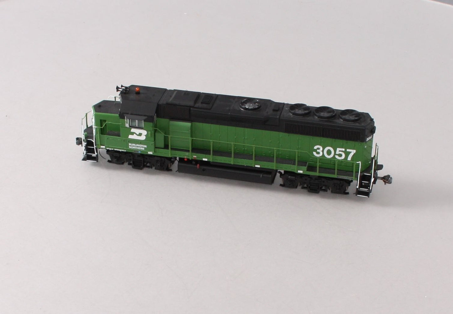 Athearn G65754 HO BN GP40-2 Diesel Locomotive with DCC & Sound #3057