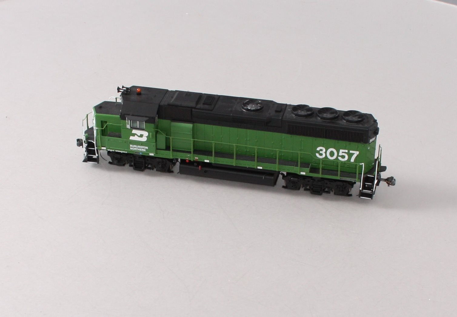 Athearn G65754 HO BN GP40-2 Diesel Locomotive with DCC & Sound #3057