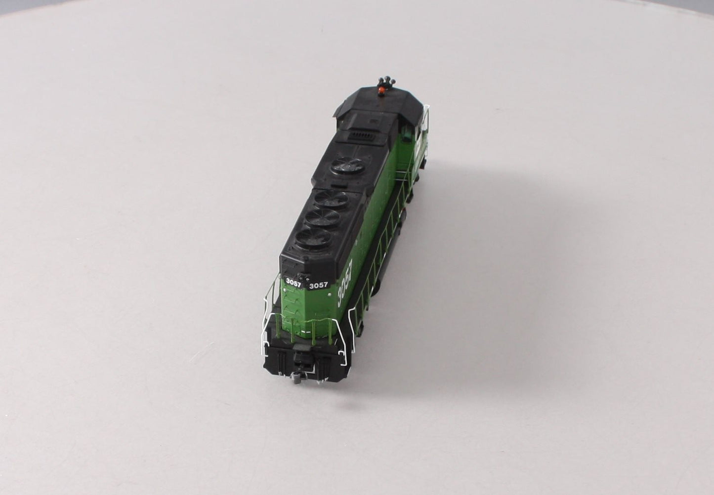 Athearn G65754 HO BN GP40-2 Diesel Locomotive with DCC & Sound #3057