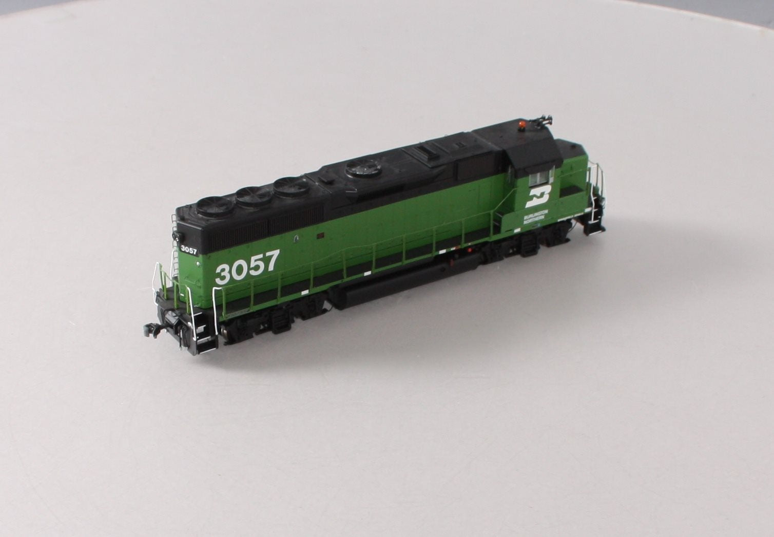 Athearn G65754 HO BN GP40-2 Diesel Locomotive with DCC & Sound #3057