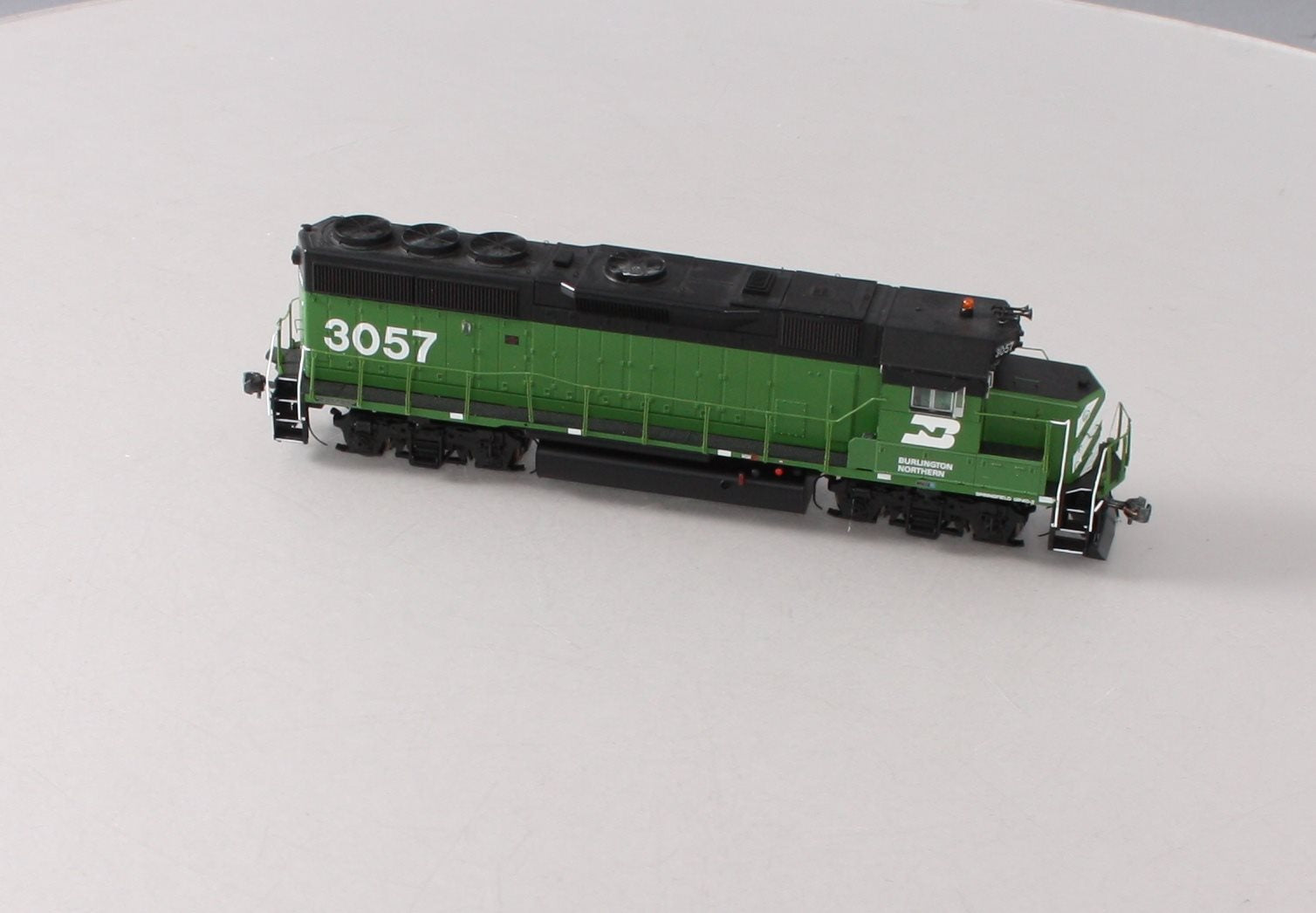Athearn G65754 HO BN GP40-2 Diesel Locomotive with DCC & Sound #3057