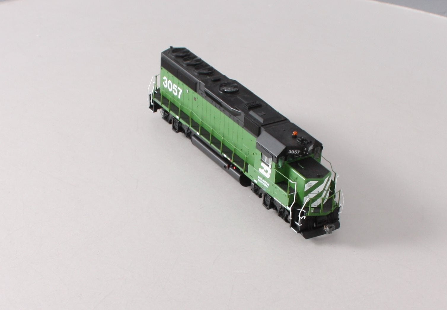 Athearn G65754 HO BN GP40-2 Diesel Locomotive with DCC & Sound #3057
