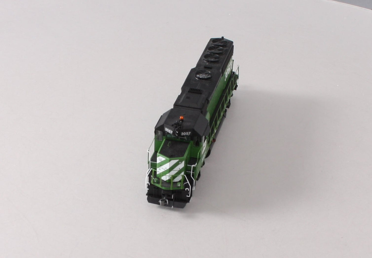 Athearn G65754 HO BN GP40-2 Diesel Locomotive with DCC & Sound #3057