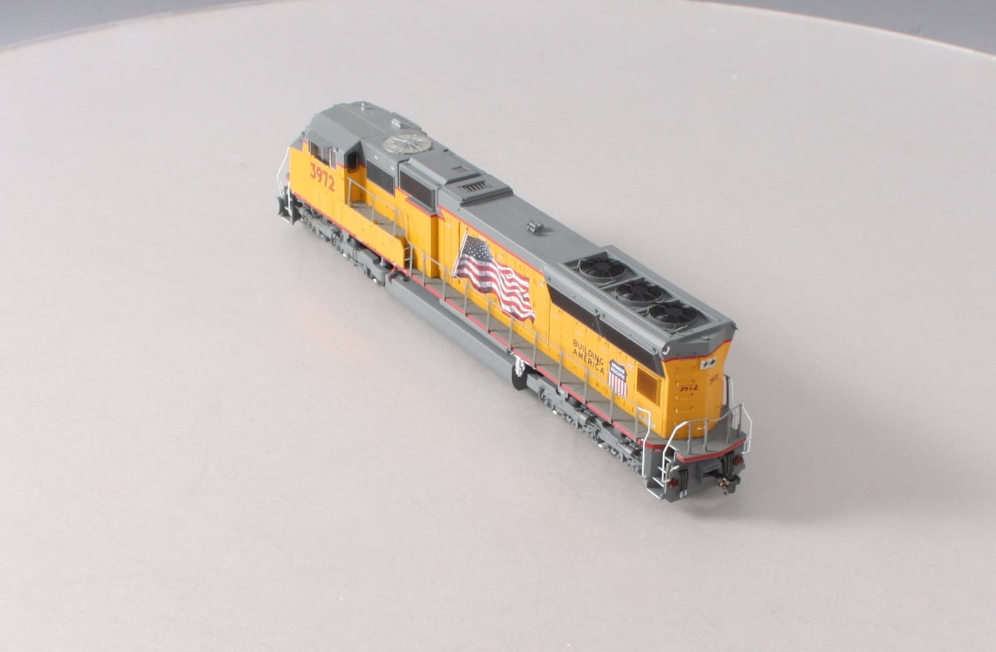 Athearn G69564 HO Union Pacific SD70M Diesel Locomotive with DCC & Sound #3972