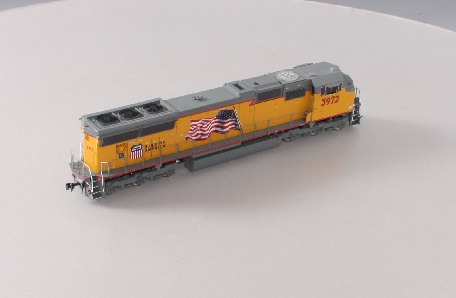 Athearn G69564 HO Union Pacific SD70M Diesel Locomotive with DCC & Sound #3972