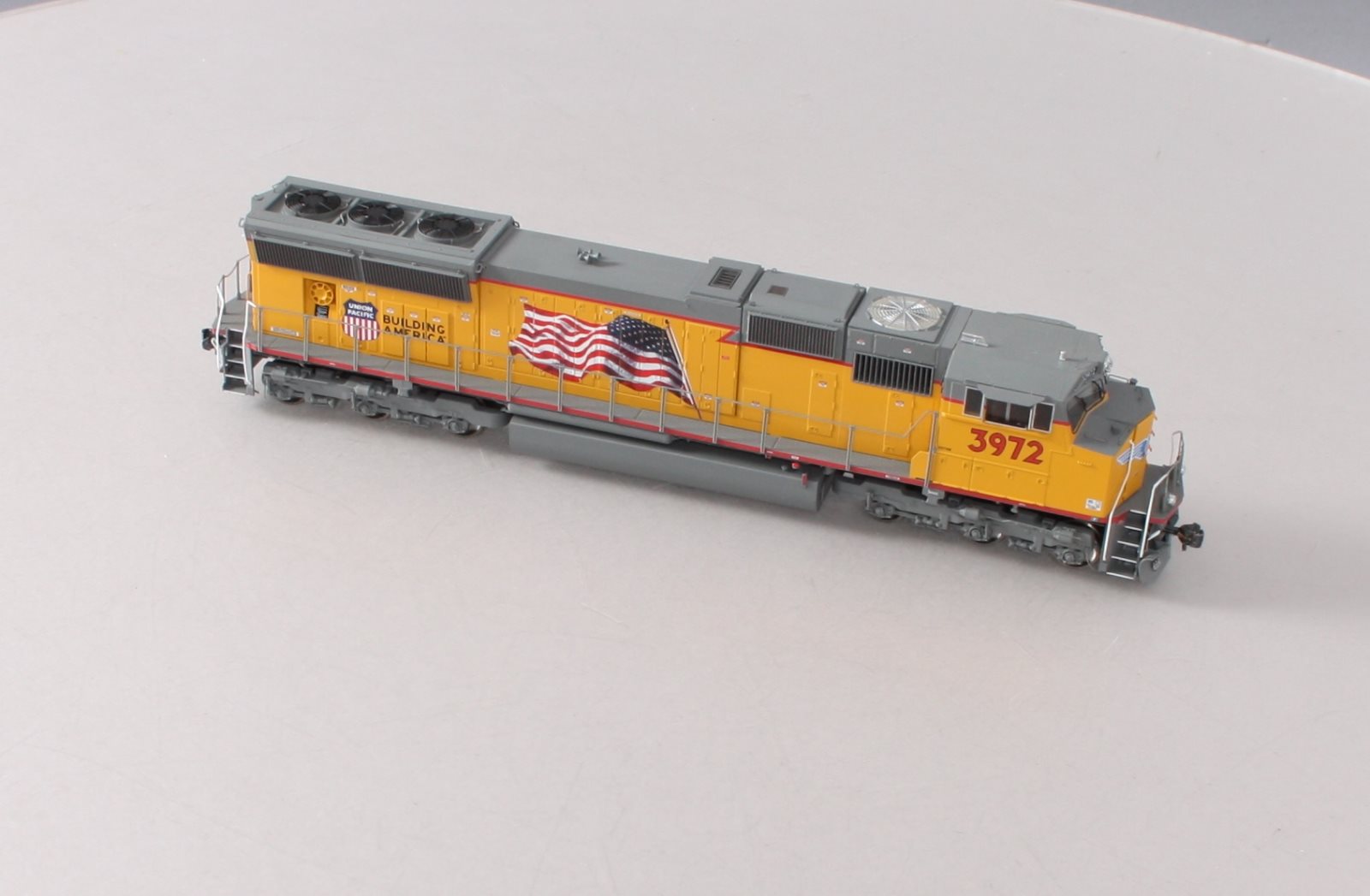 Athearn G69564 HO Union Pacific SD70M Diesel Locomotive with DCC & Sound #3972