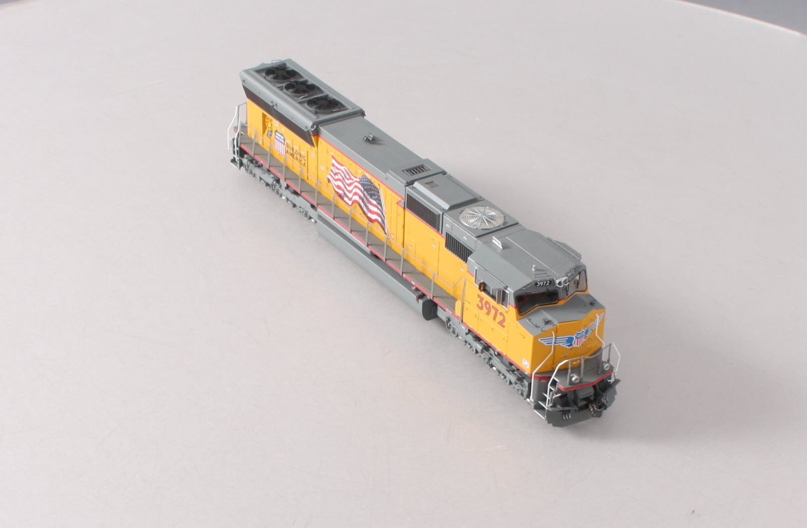Athearn G69564 HO Union Pacific SD70M Diesel Locomotive with DCC & Sound #3972