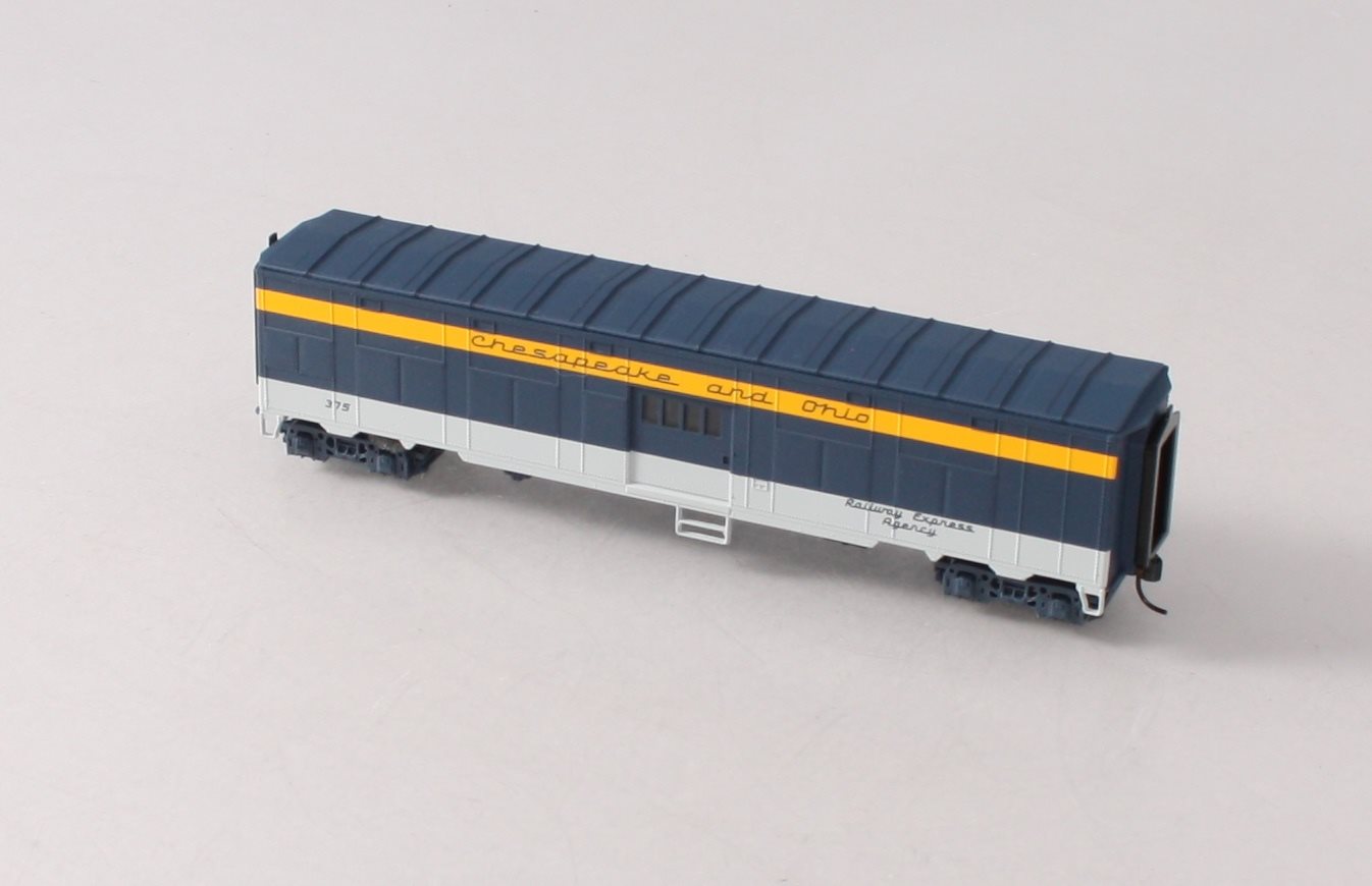 Walthers 932-4167 HO Chesapeake & Ohio Troop Sleeper Conversion Express Car #375 LN/Box