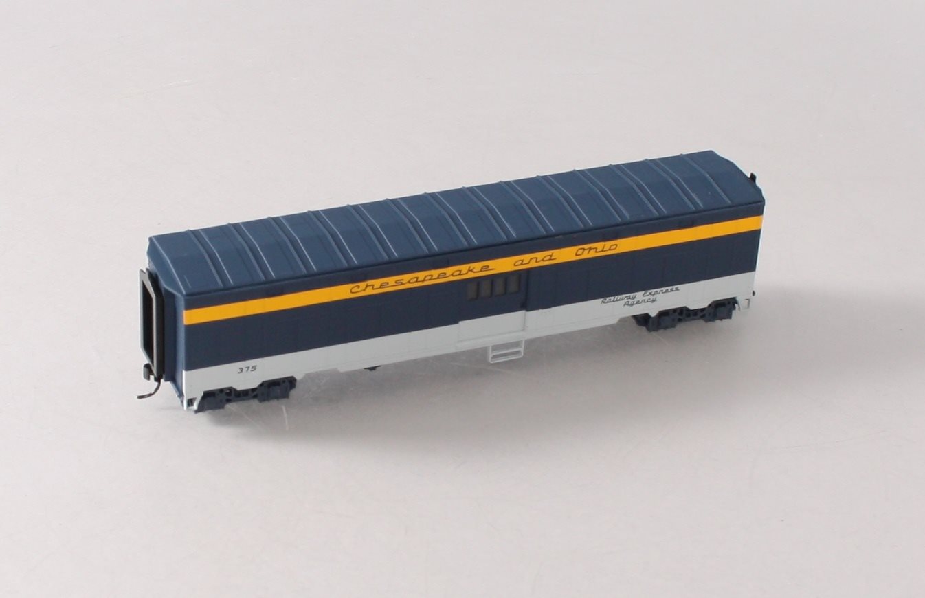 Walthers 932-4167 HO Chesapeake & Ohio Troop Sleeper Conversion Express Car #375 LN/Box