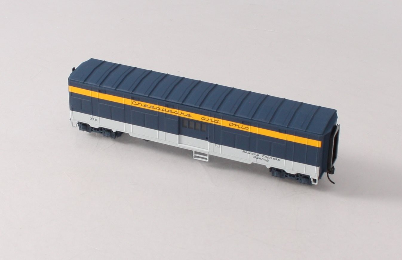 Walthers 932-4167 HO Chesapeake & Ohio Troop Sleeper Conversion Express Car #375 LN/Box